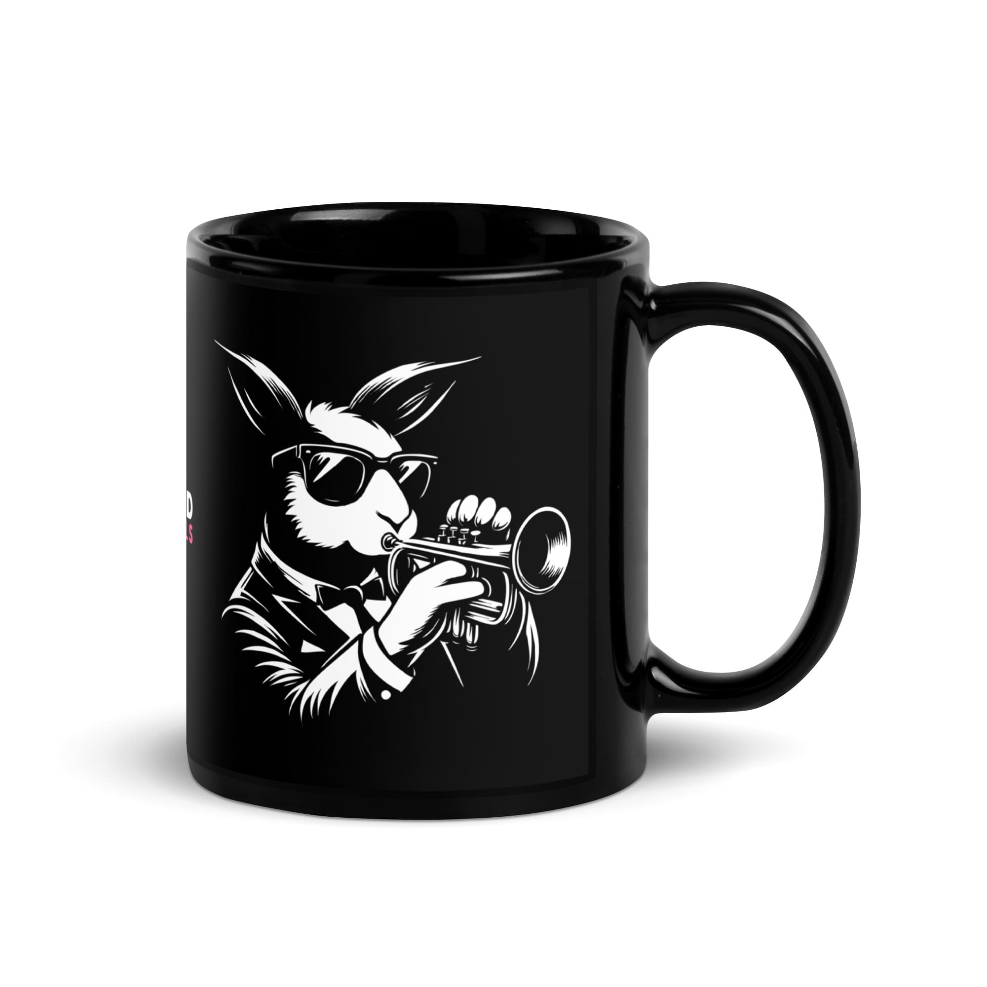 Eine Kaffeetasse mit einem Hase, der Trompete spielt. Das Design vereint Liebe zur Musik und tierischer Charme, ideal für einen inspirierten und freudigen Morgen.