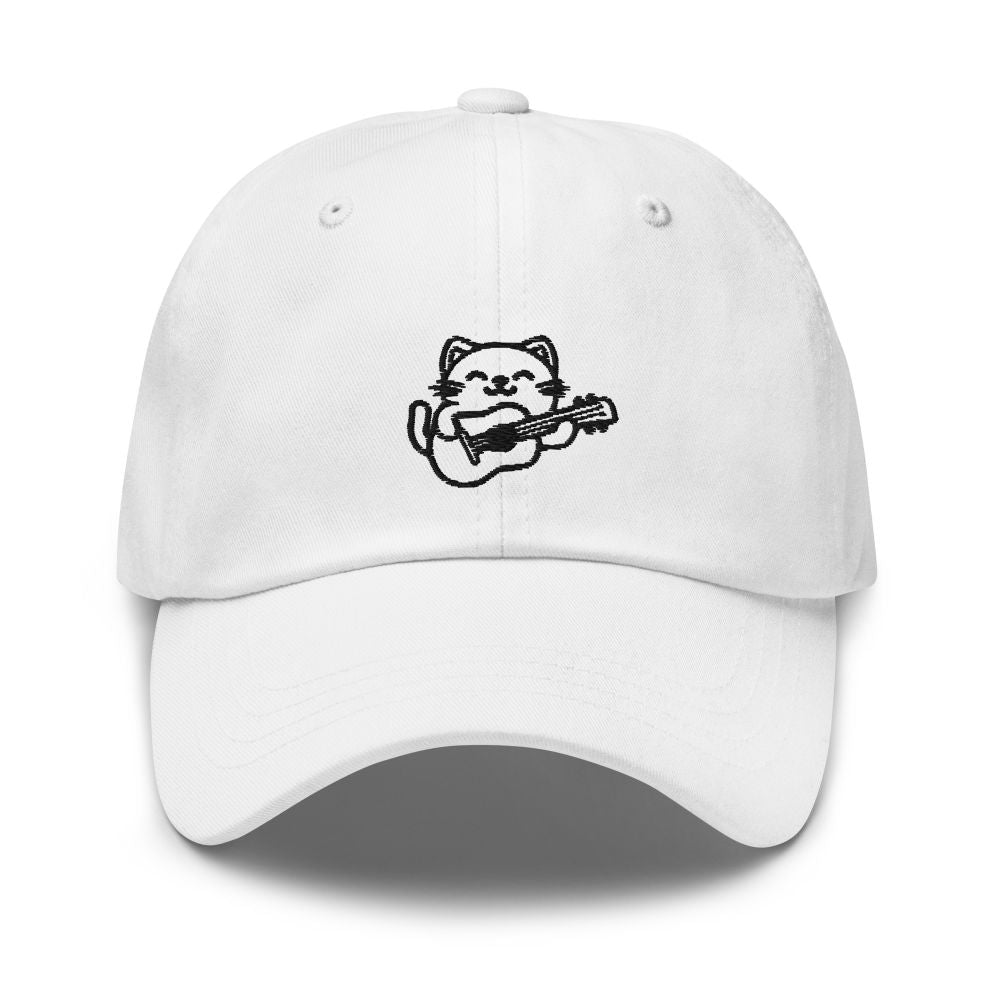 Ein gesticktes Dad Hat mit dem Design einer Katze, die Gitarre spielt. Das Accessoire kombiniert Tierliebe mit Musikgenuss, ideal für einen modischen und persönlichen Stil.